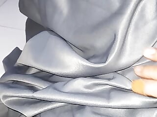 Shiny bus girl skirt cum..