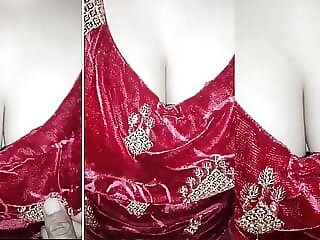 Pakistani chubby boobs aunty..